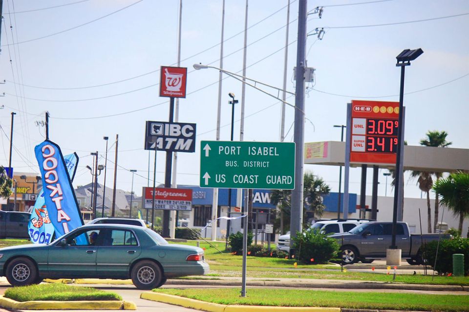 Residents near Laguna Madre say they 'live in the shadows' amid sustained ICE roadside arrests on Highway 100