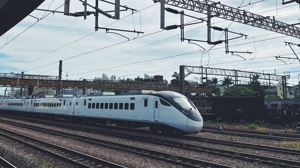 2025.06 / 在那之前，你能先去愛嗎 /