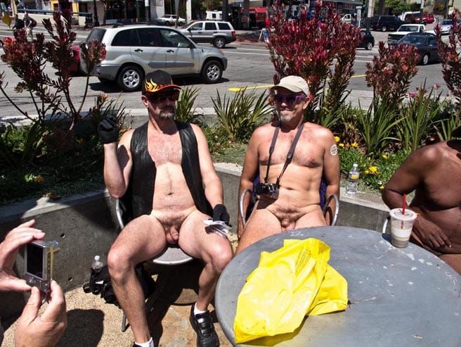 The First Time I Took My Clothes Off in Public… and Didn’t Want Them Back