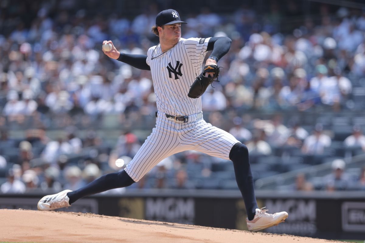 ankees starting pitcher Cam Schlittler (31) pitches against the Los Angeles Dodgers during the second inning at Yankee Stadiu