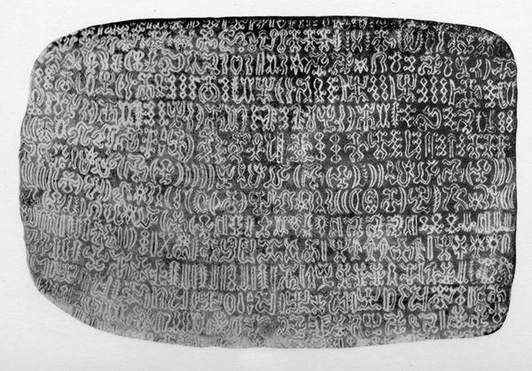 A black and white photo of a tablet covered with lines of carved Rongorongo script