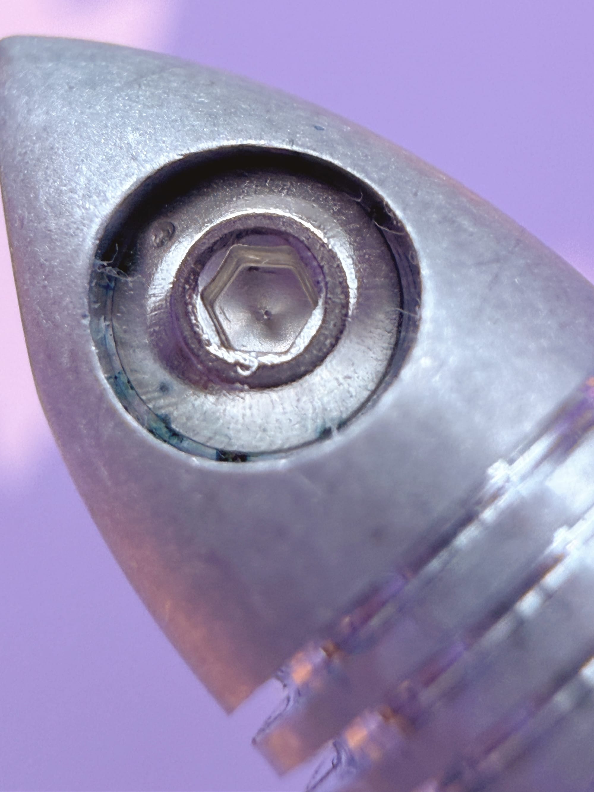 A macro shot of the dip nib screw showing the margin around it in the screwhole where ink can remain even after swishing in water