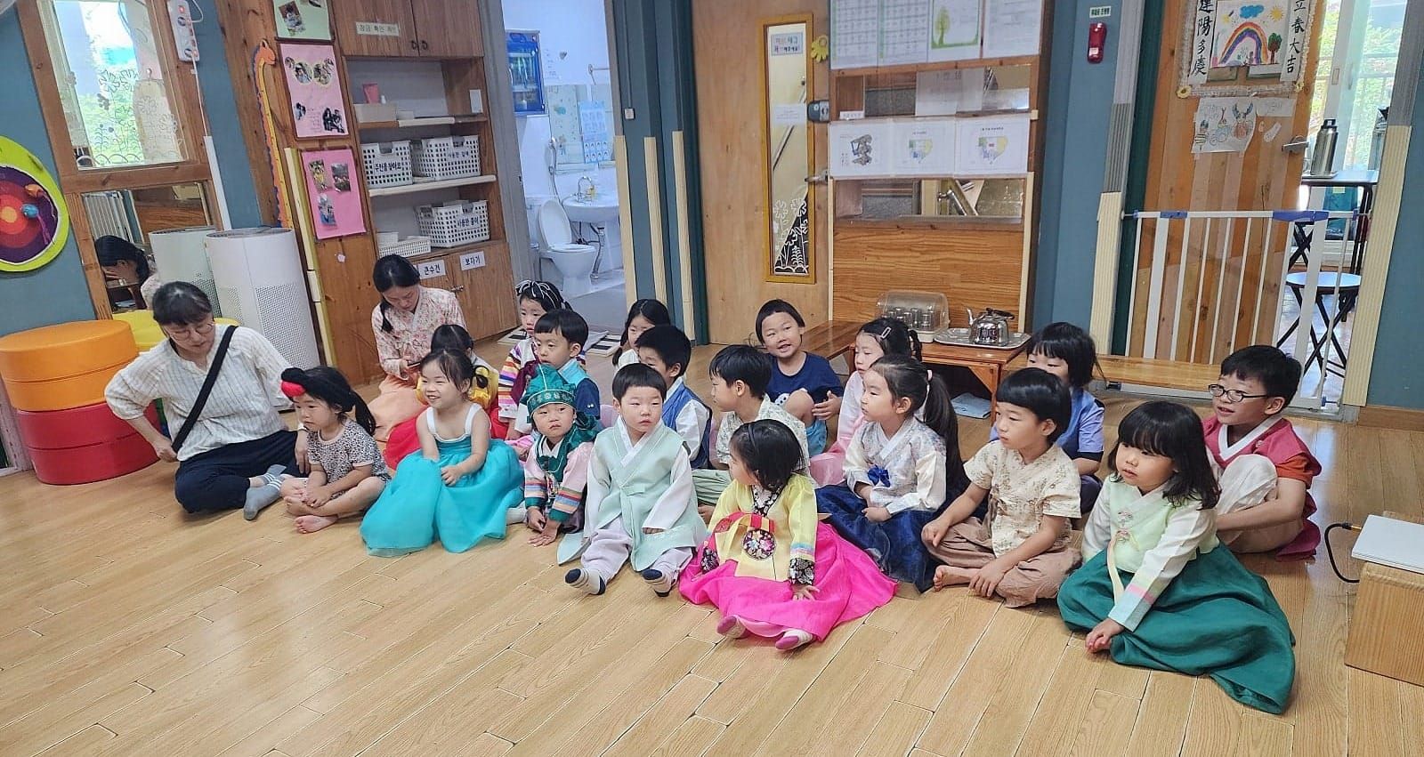 단오를 손으로 만져보니 전통이 더 가까워졌어요