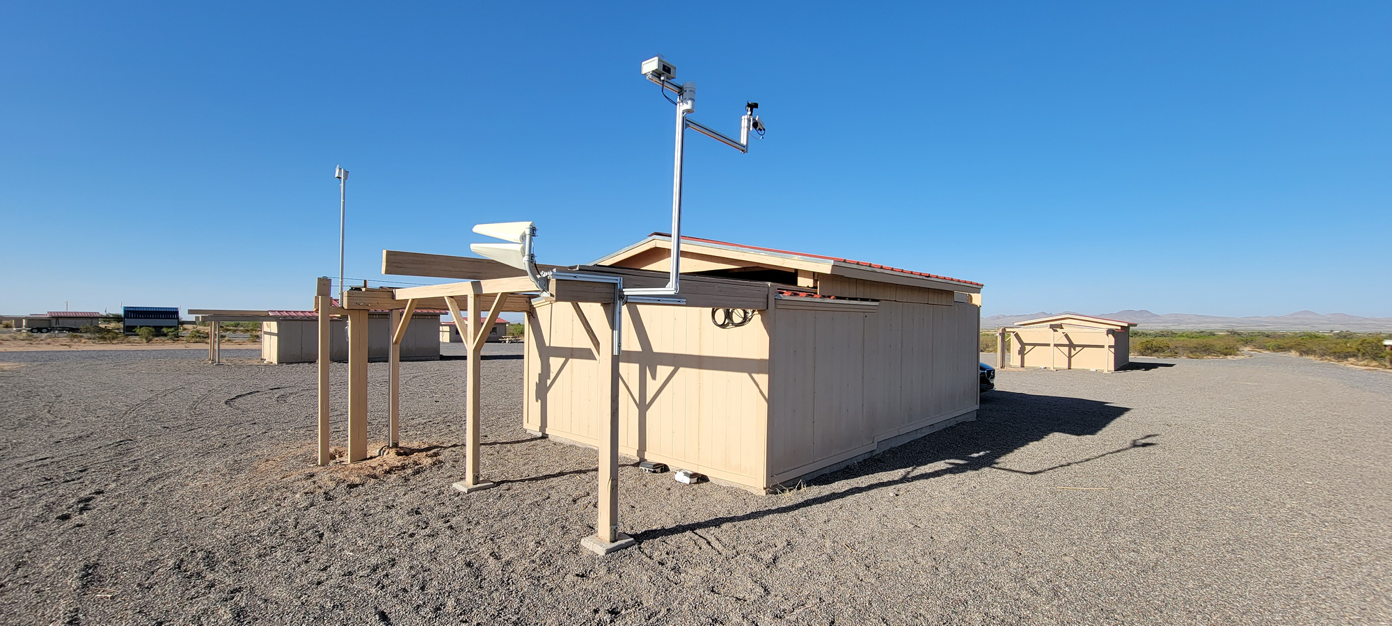 Roll-off roof observatories and the weather mast