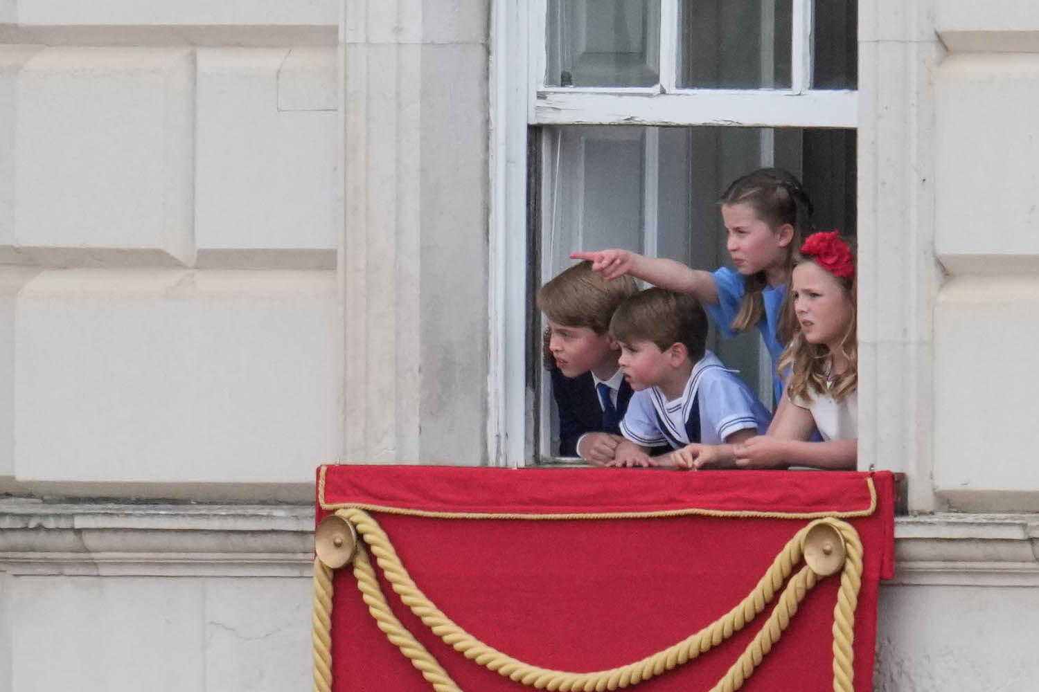 Royal Kids watch from the balcony