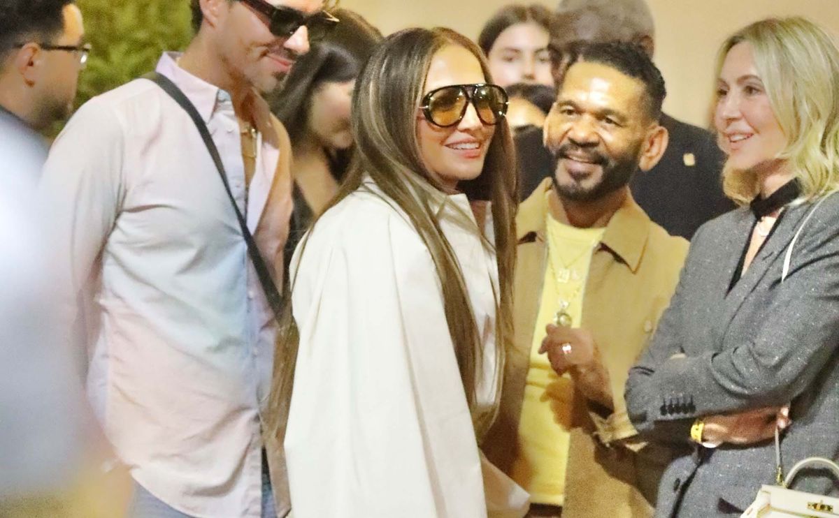 Jennifer Lopez: Mom with the hookups
