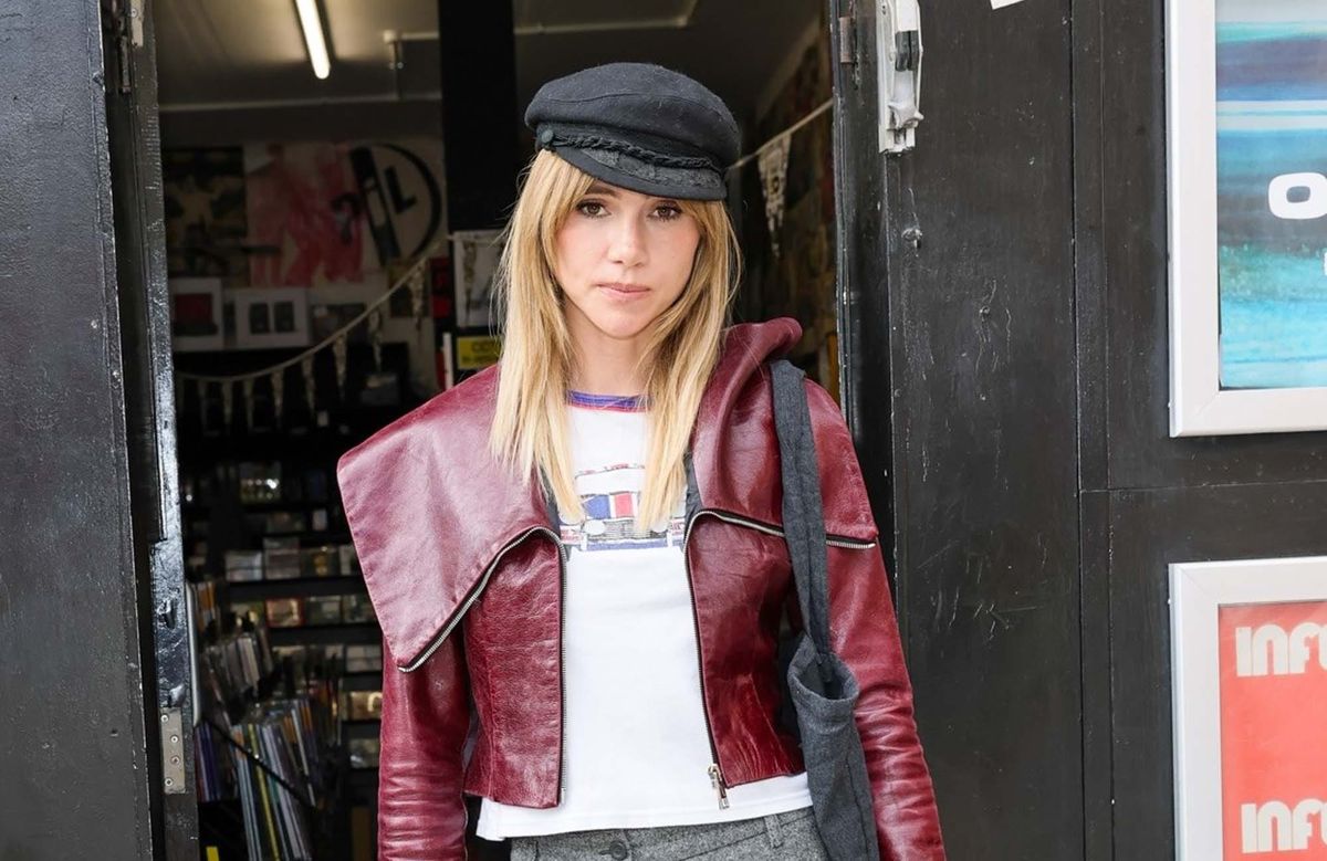 Suki Waterhouse is giving Disney Channel high school villain on her latest pap walk