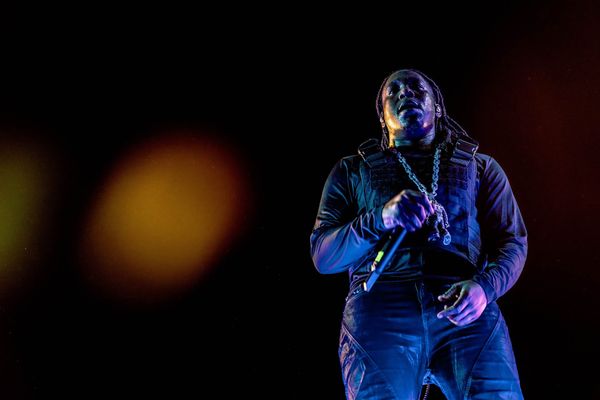 MC’s MUSIC LOUNGE: The 2000s Sample