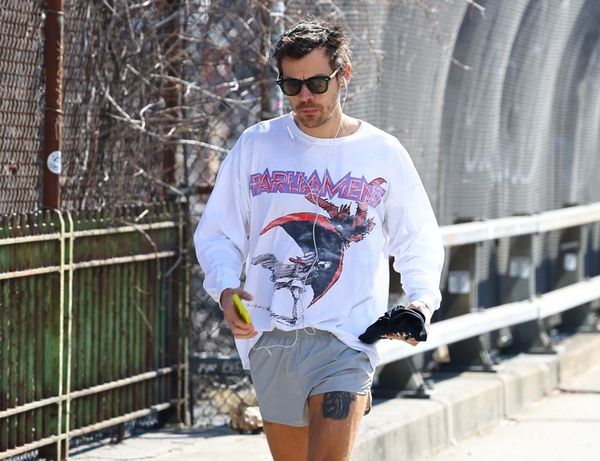 Harry Styles: Legs Out