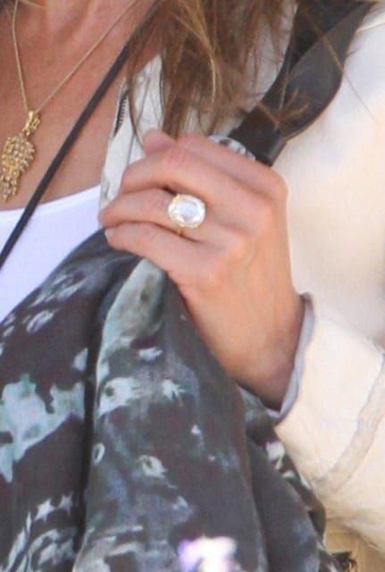 HOLY SH-T JEN’s RING IS SO BIG