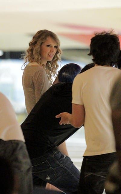 Swifty & Selena go bowling with Cory