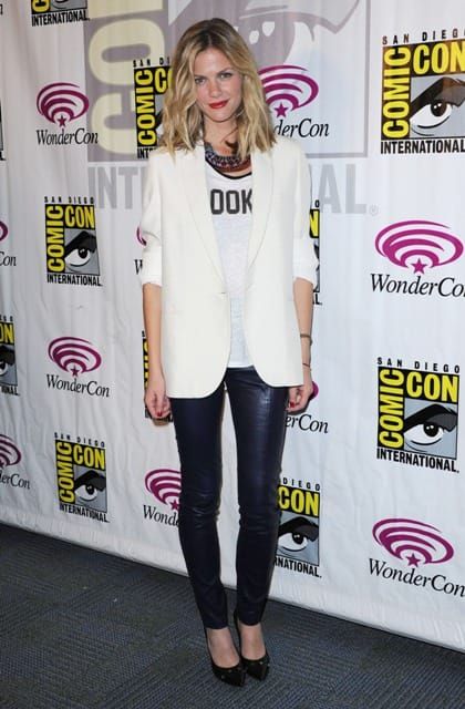 Carpets & Candids: Brooklyn’s tee & white blazer