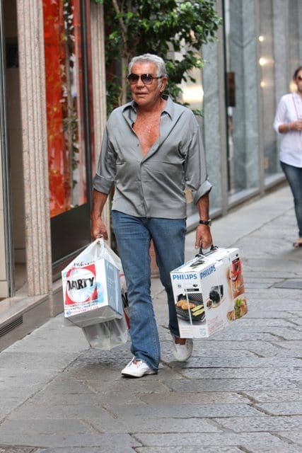 Roberto Cavalli carries his own bags?