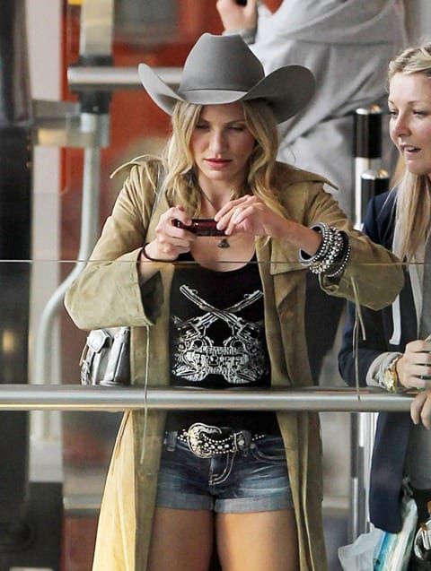 Cam's costume at the virus terminal