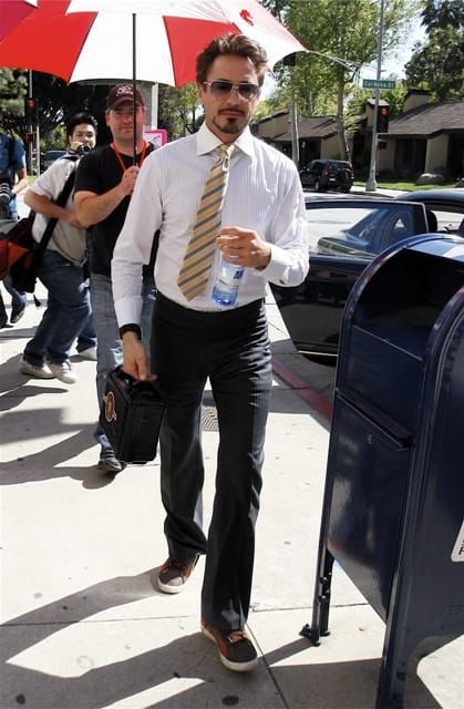 RDJ: forgiven in flat shoes?