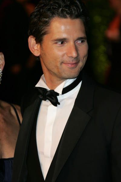 Eric Bana: big head, small lips