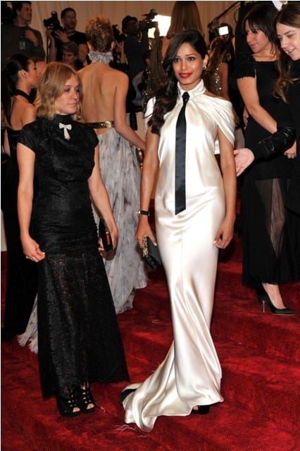 Best Met Sateen: Freida Pinto