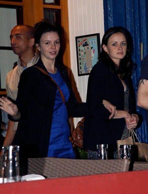 3 Sisters and a Dull