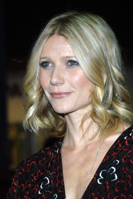 Gwyneth at the Food Bank