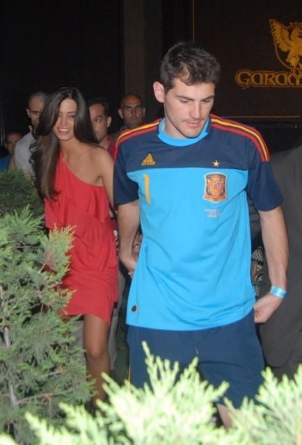 Iker & Sara: parties, kisses, and hugs