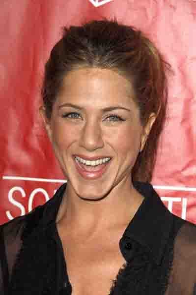 Jennifer Aniston looks lovely