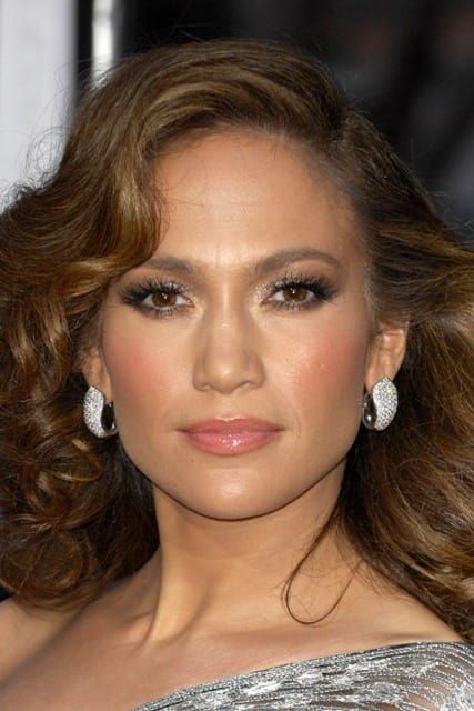 JLo & Taupe...?