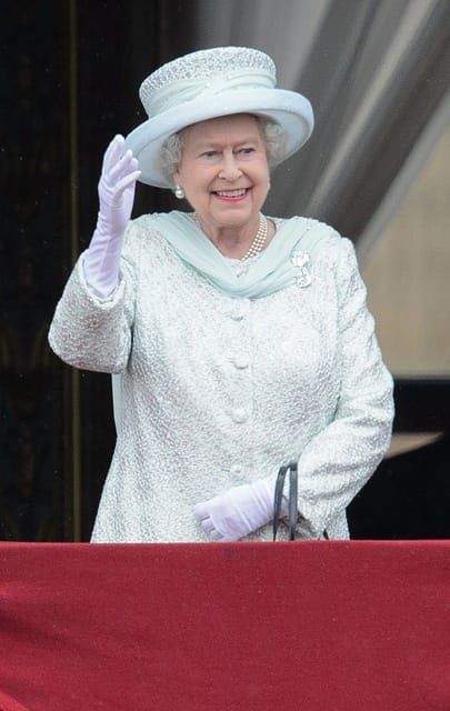 The Queen & Her (only) Heirs