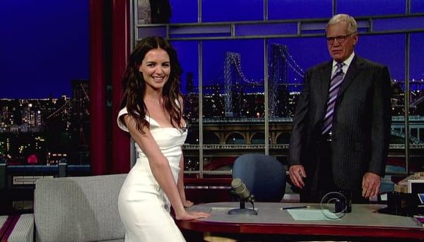 Vigorous handshaking scares Katie Holmes?