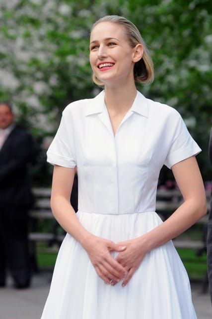 Carpets & Candids: Leelee Sobieski’s white nurse dress