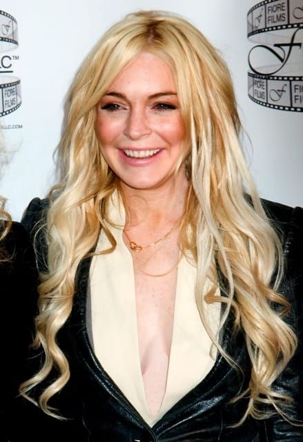 Lindsay LOHAN: beg or scam?