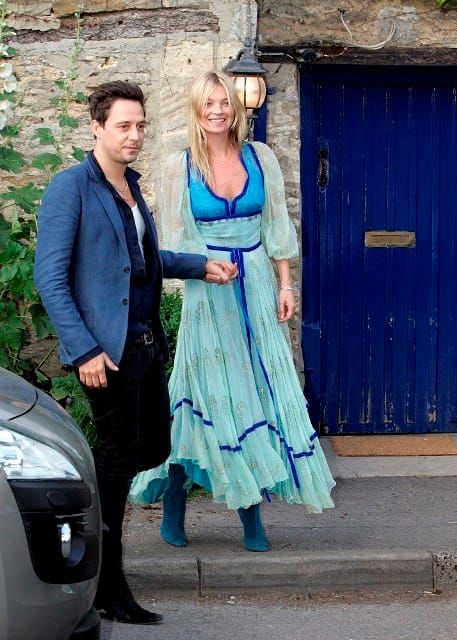 If the rehearsal dress is any indication