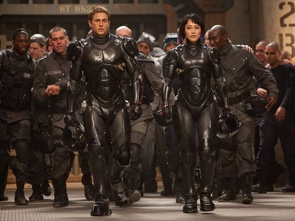 Charlie Hunnam > Taylor Kitsch?