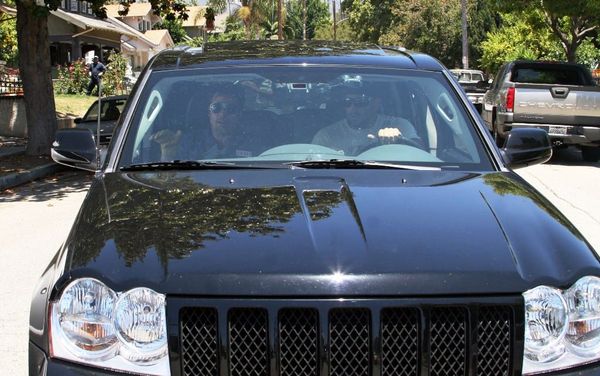 Brad Pitt: paps come in handy!