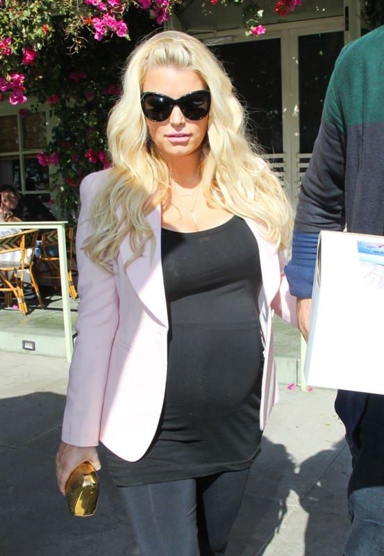 Valentine Porny: Pink & Pregnant