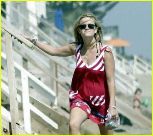 Reese Witherspoon: a bump chronology