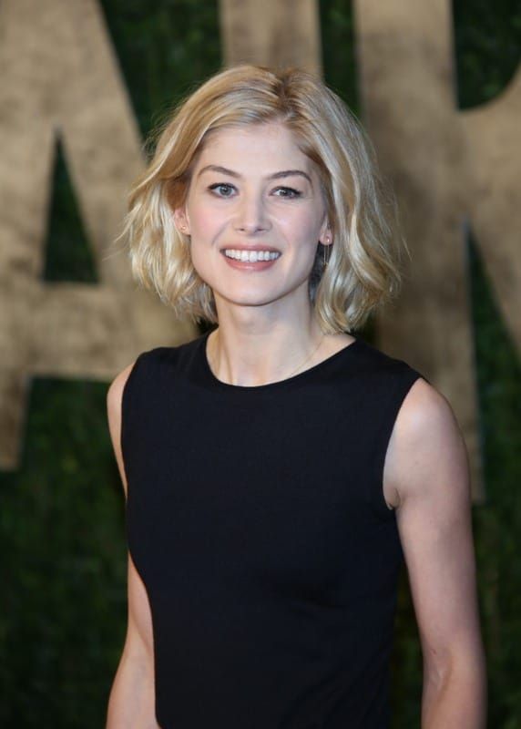 Carpets & Candids: Rosamund’s plain on top, big on the bottom