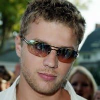 Ryan Phillippe spins & spins