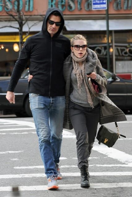 Scarjo’s romantic stroll