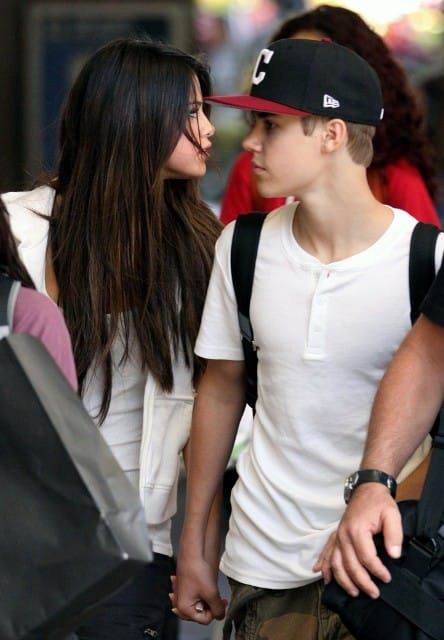 Young lovers sucking in together