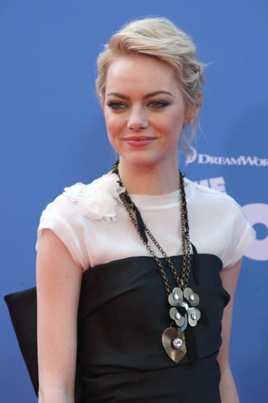 Carpets & Candids: Emma’s amazing necklace
