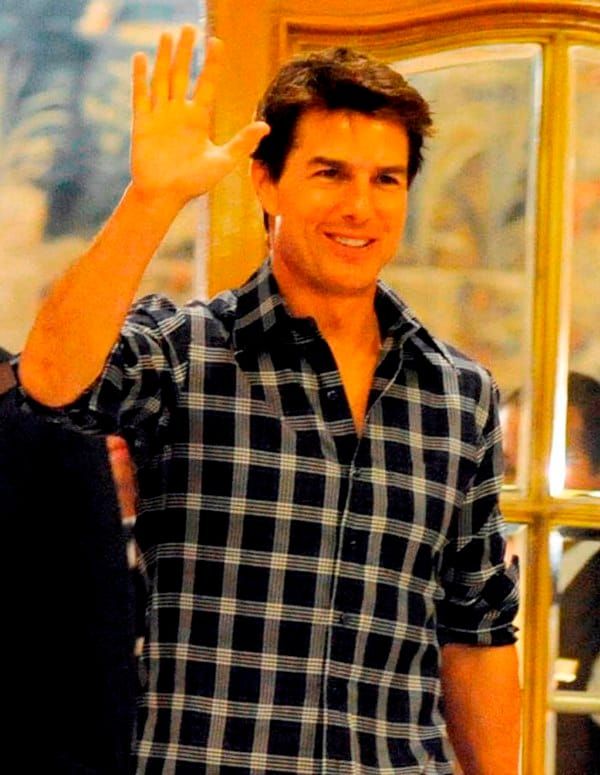 Tom Cruise blows up the moon