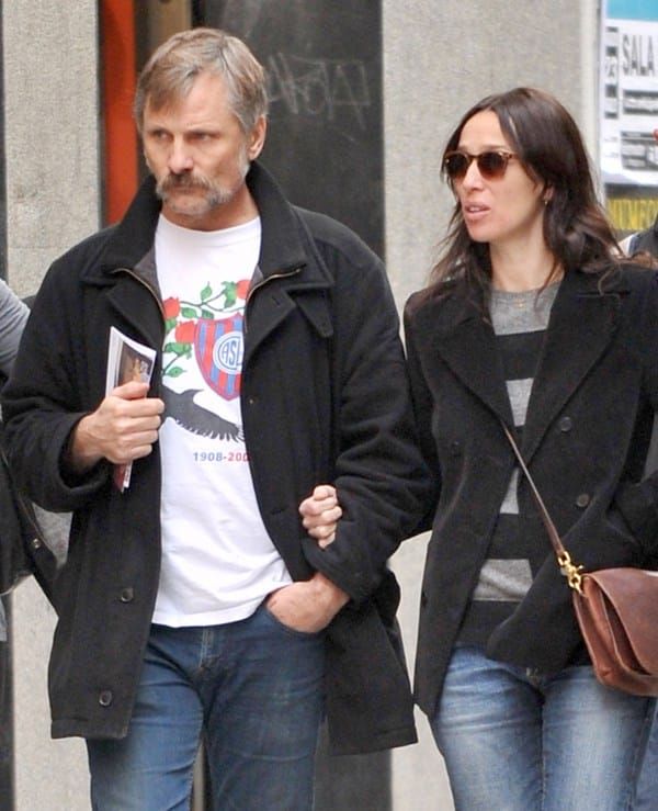 Viggo’s romantic stroll