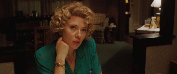 ScarJo’s comedy crime wig