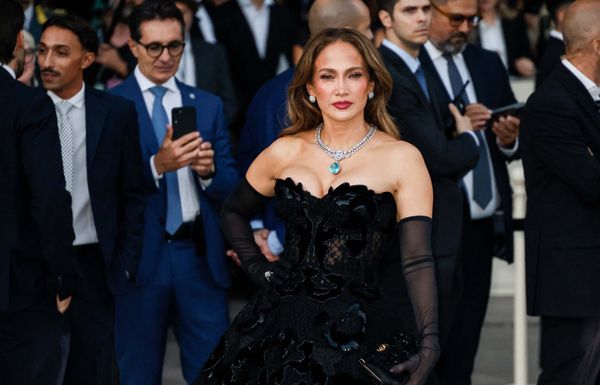JLo: Fellini Feline