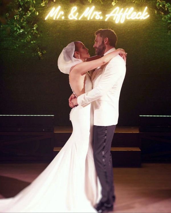 On The JLo: A Bennifer Wedding Romance