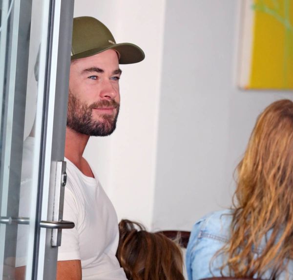 Chris and Isla meet up for coffee