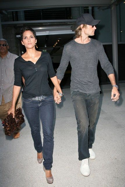 Hand clasp or finger link?