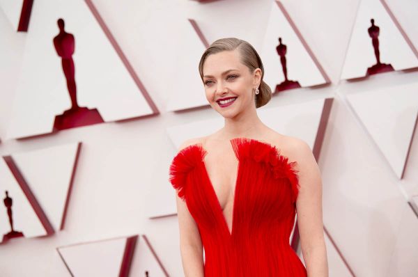Amanda Seyfried Comes To Play