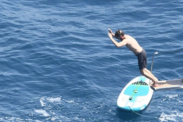 Andrew Garfield jumps off the boat