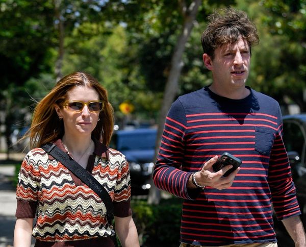 Anna Kendrick, Alex Edelman, and a summer sweater